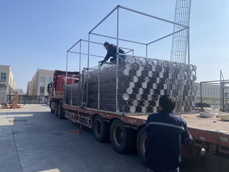 有機(jī)硅袋籠裝車準(zhǔn)備發(fā)貨